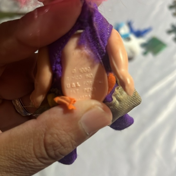 SET OF 2 - VINTAGE 1969 - FINGER DING -PUPPET DOLLS - REMCO - YELLOW & PINK HAIR - Picture 2 of 2